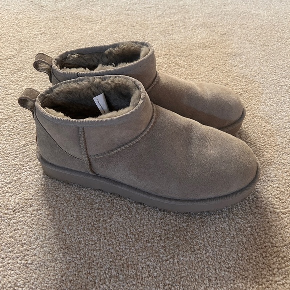 UGG Classic Ultra Mini - Picture 1 of 8